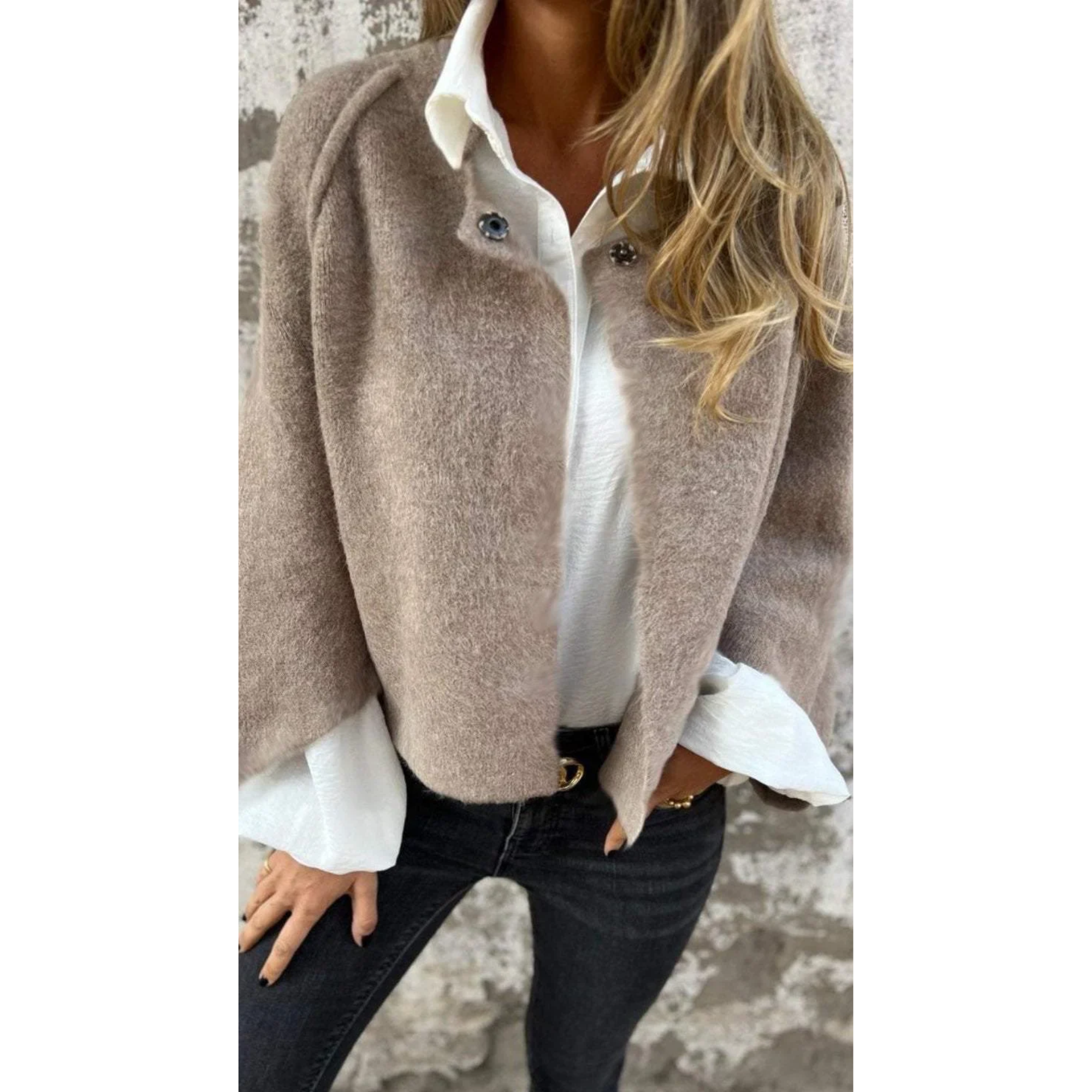 Women's Classic Coat with Tailored Fit and Versatile Style