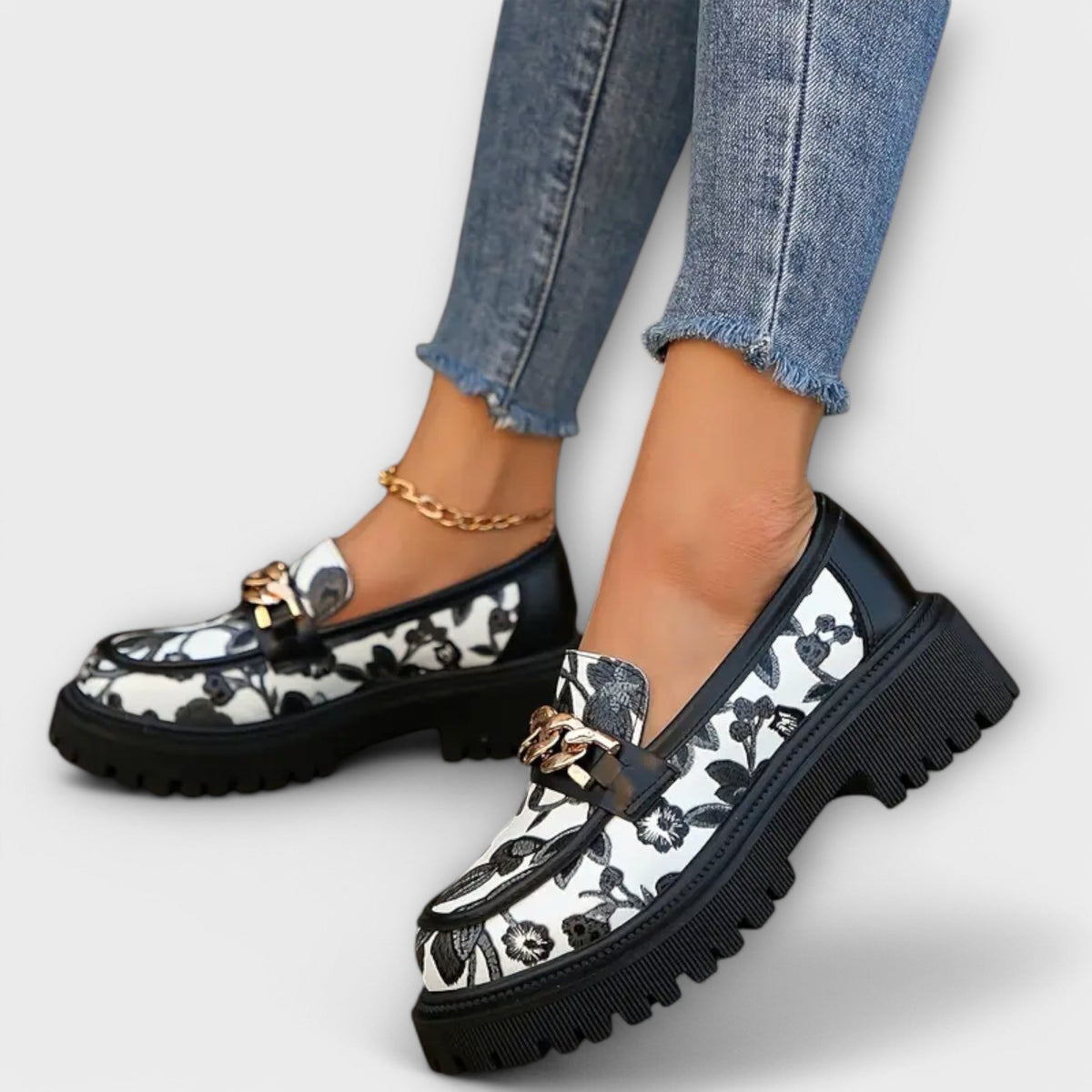 Sandra – Elegant Retro Moccasins