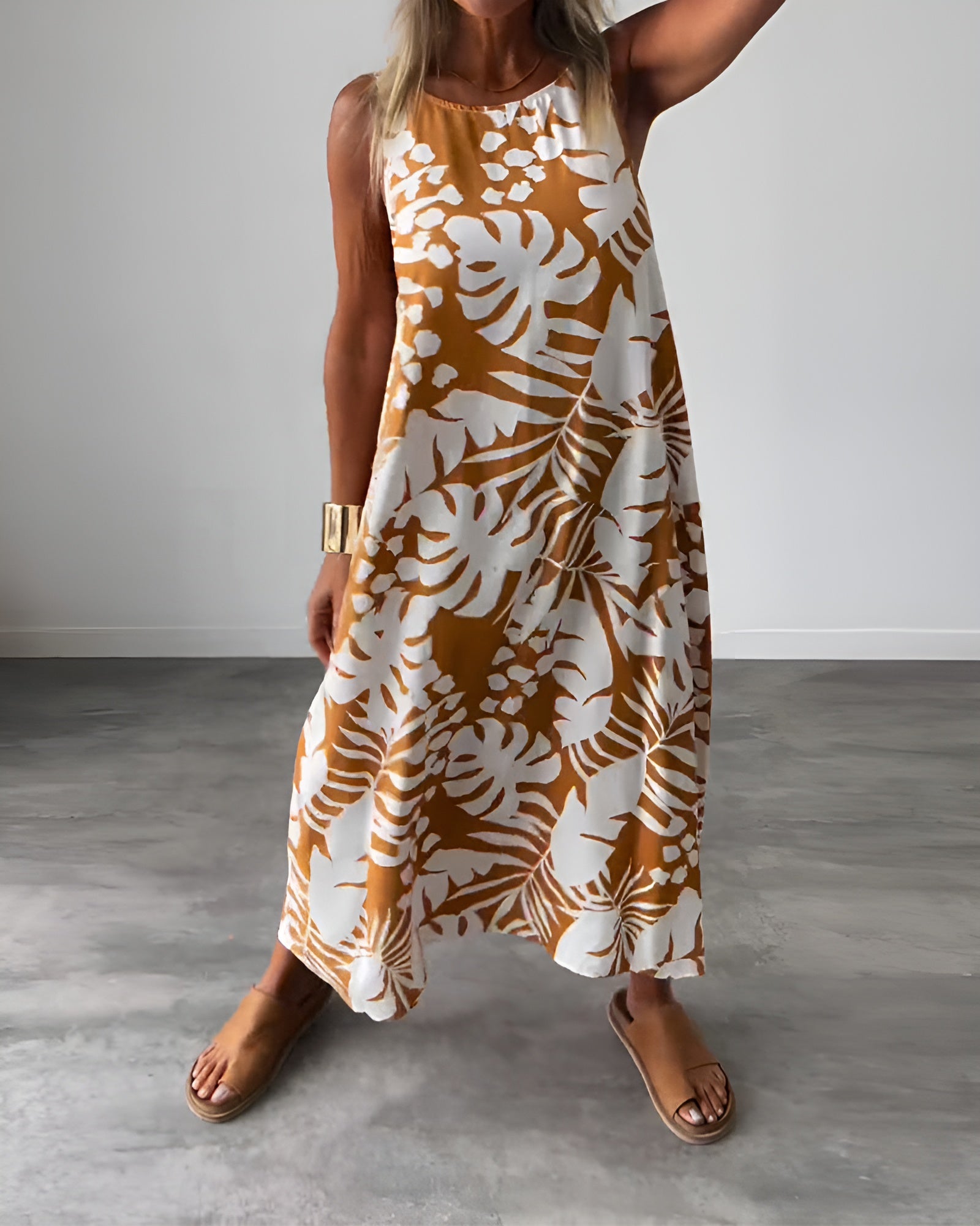 Women's Sleeveless Draped Evening Dress with Flowing Design and Versatile Style