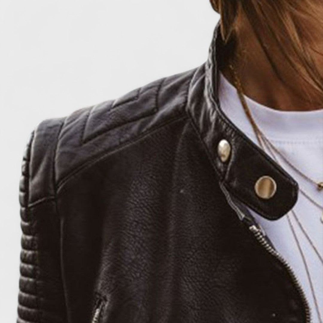 Women's Versatile Jacket with Tailored Fit and Functional Pockets