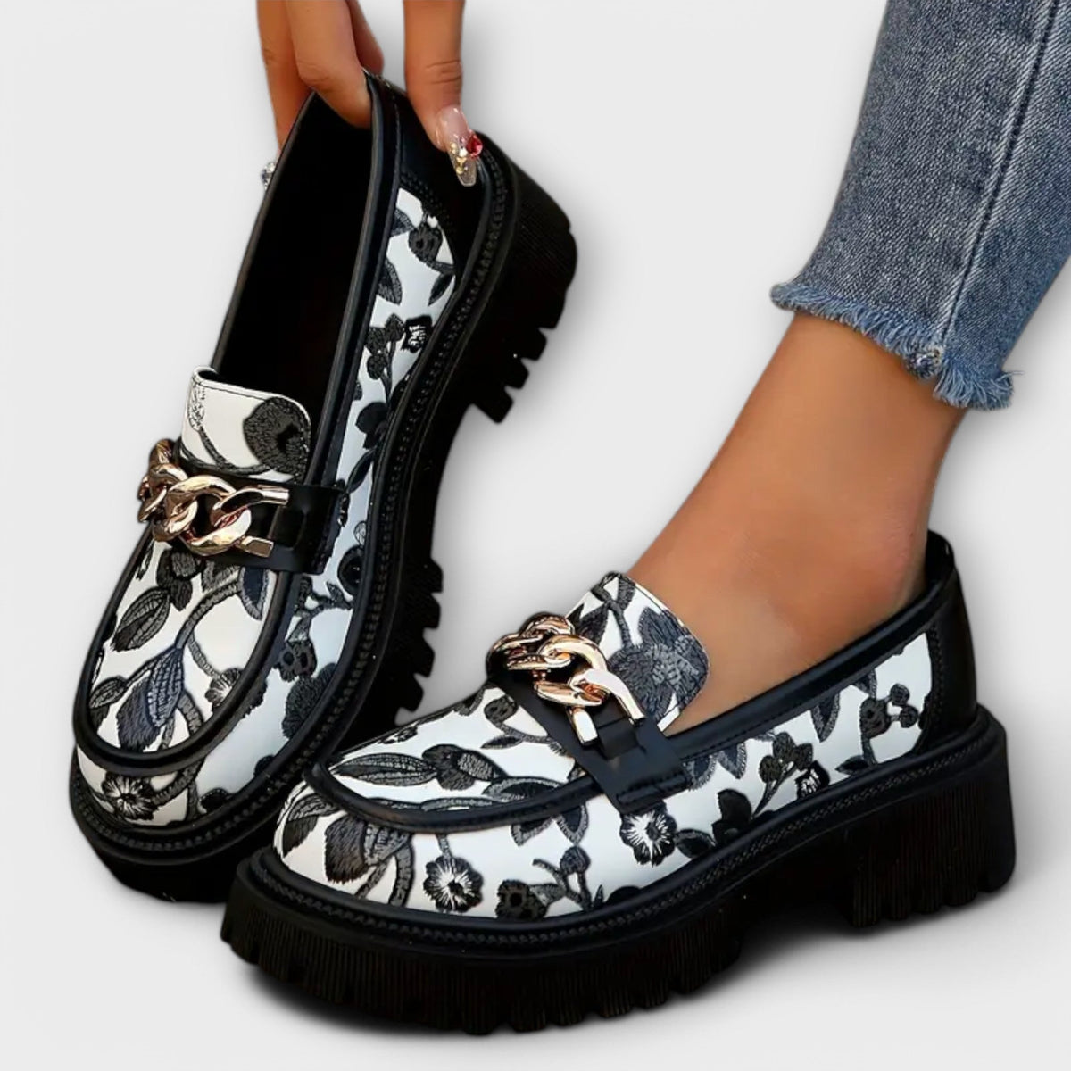 Sandra – Elegant Retro Moccasins