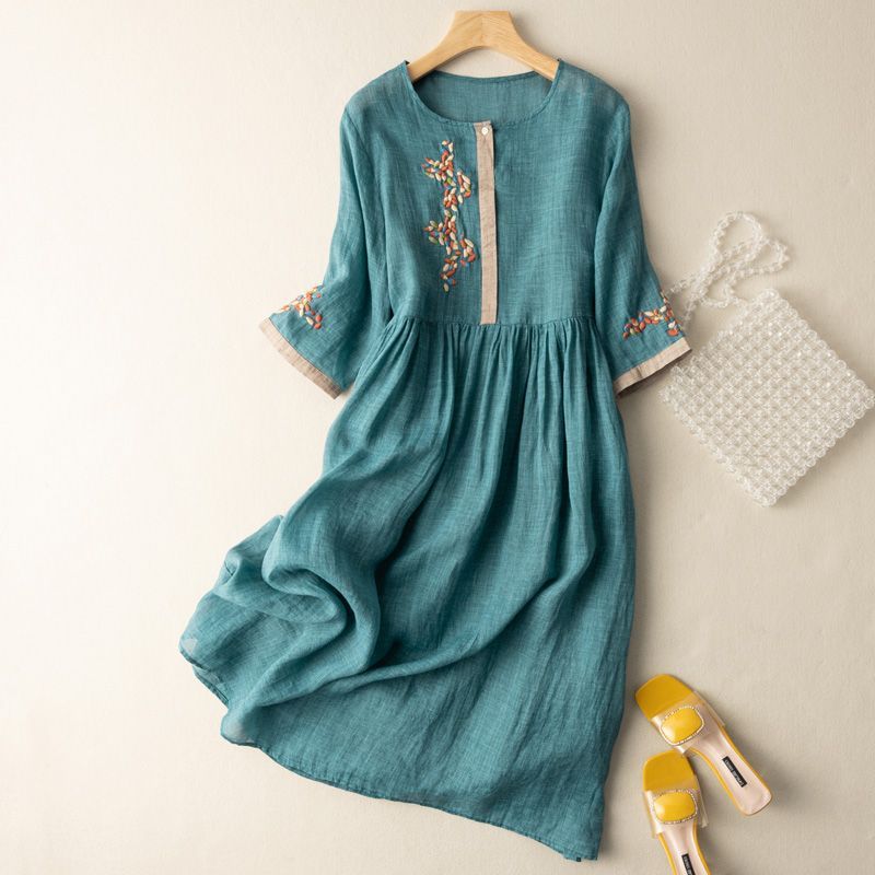 Women's Relaxed Midi Dress with Pattern Design and Comfortable Fit
