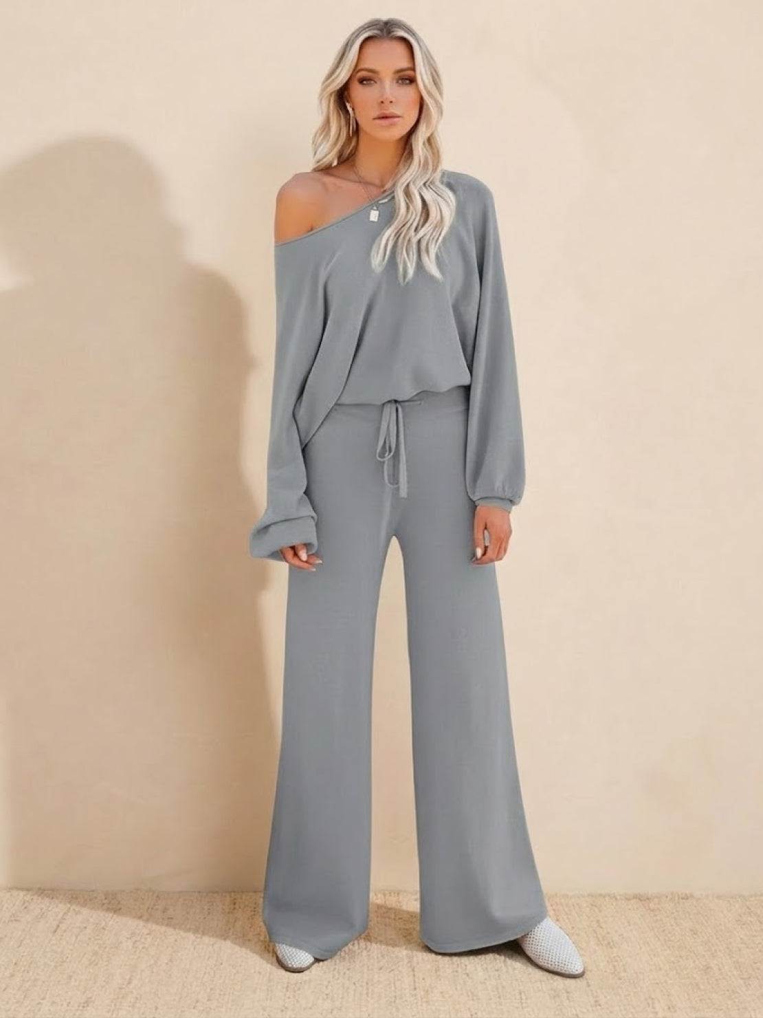 Women's Lounge Set with Cropped Sweatshirt and Wide-Leg Trousers