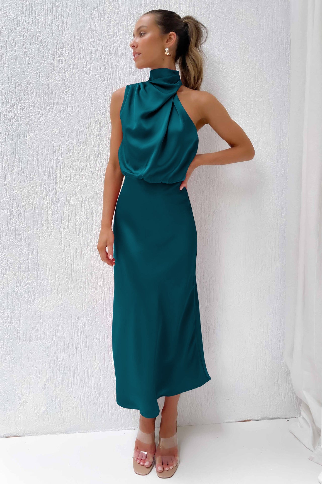 Women's Halter Evening Dress with Open Back and Floor-Length Design