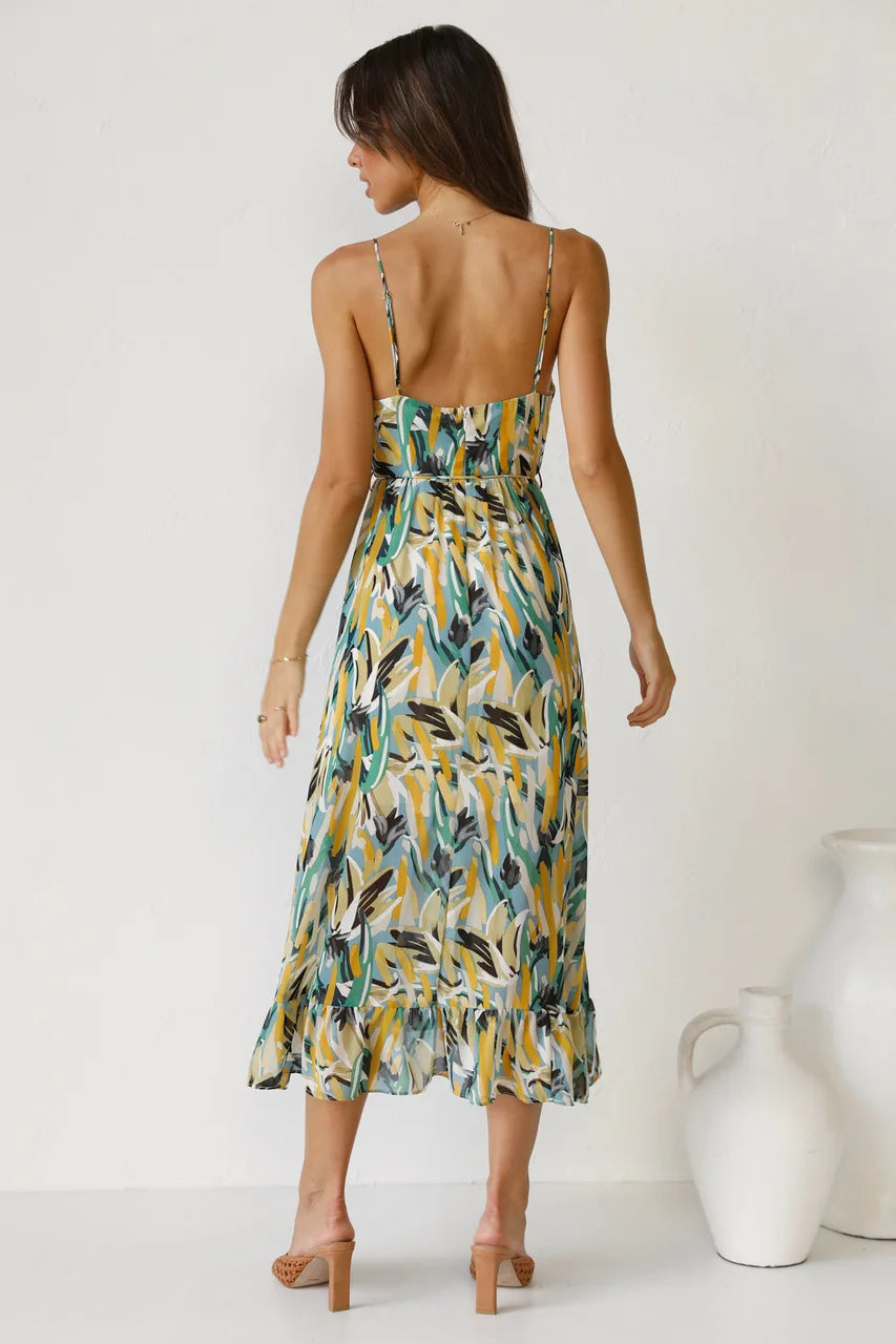 Women's Tropical Style Dress with Flattering Cut and Versatile Design