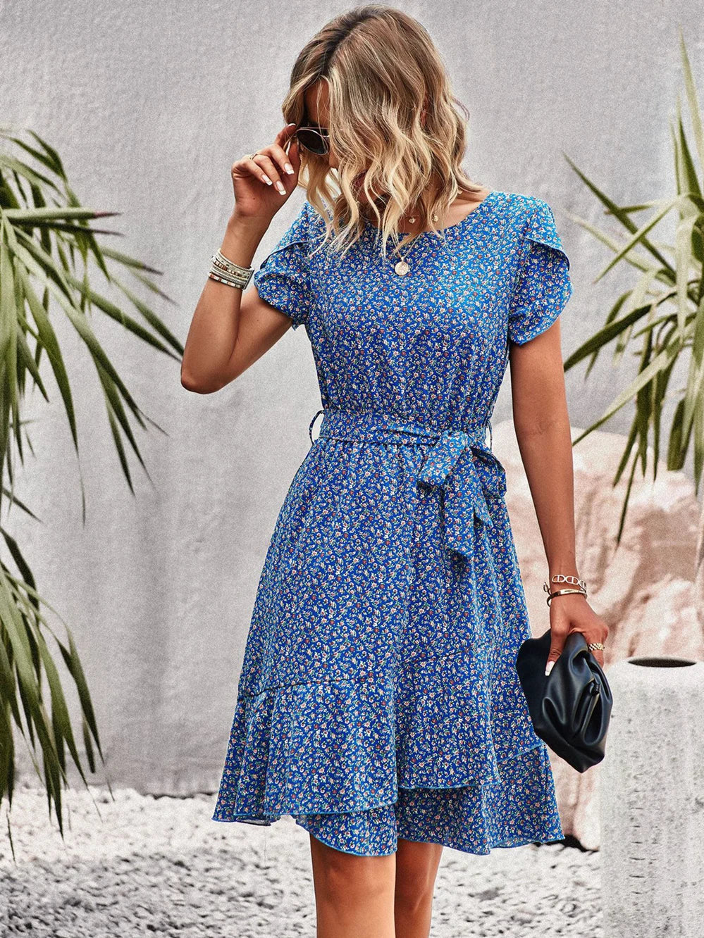 Women's Summer Dress with Sleeveless Design and Flowing Skirt