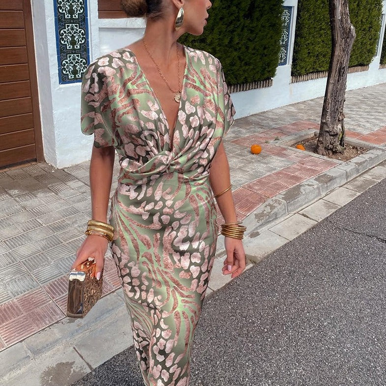 Women's Wedding Guest Dress with A-Line Silhouette and Sleeveless Design
