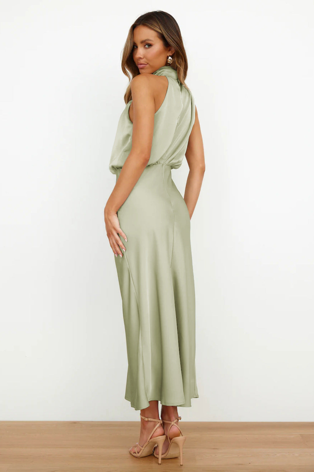 Women's Halter Evening Dress with Open Back and Floor-Length Design