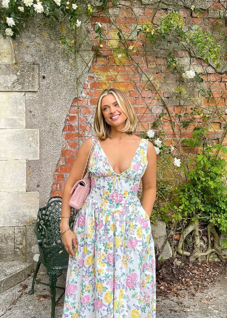 Women's Summer Dress with Sleeveless Design and Flowy Skirt