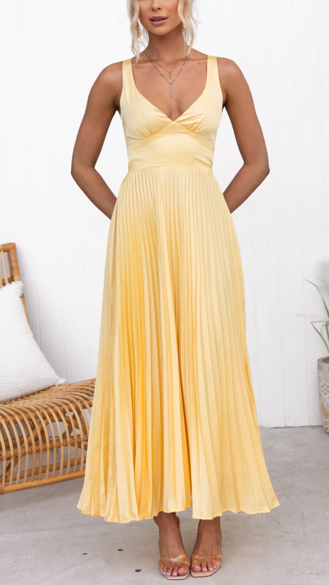 Women's Pleated V-Neck Maxi Dress with Elegant Design and Flowing Skirt