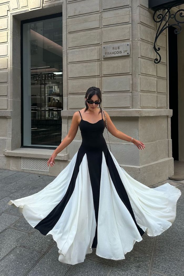 Women's Lace Maxi Dress with Elegant Design and Flowy Skirt