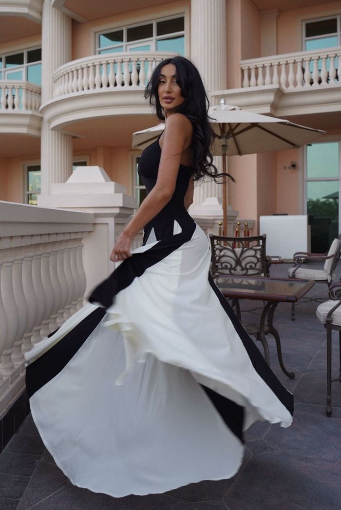 Women's Lace Maxi Dress with Elegant Design and Flowy Skirt