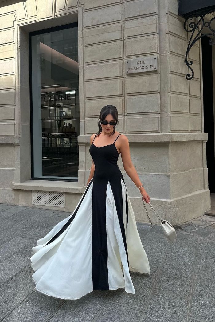 Women's Lace Maxi Dress with Elegant Design and Flowy Skirt