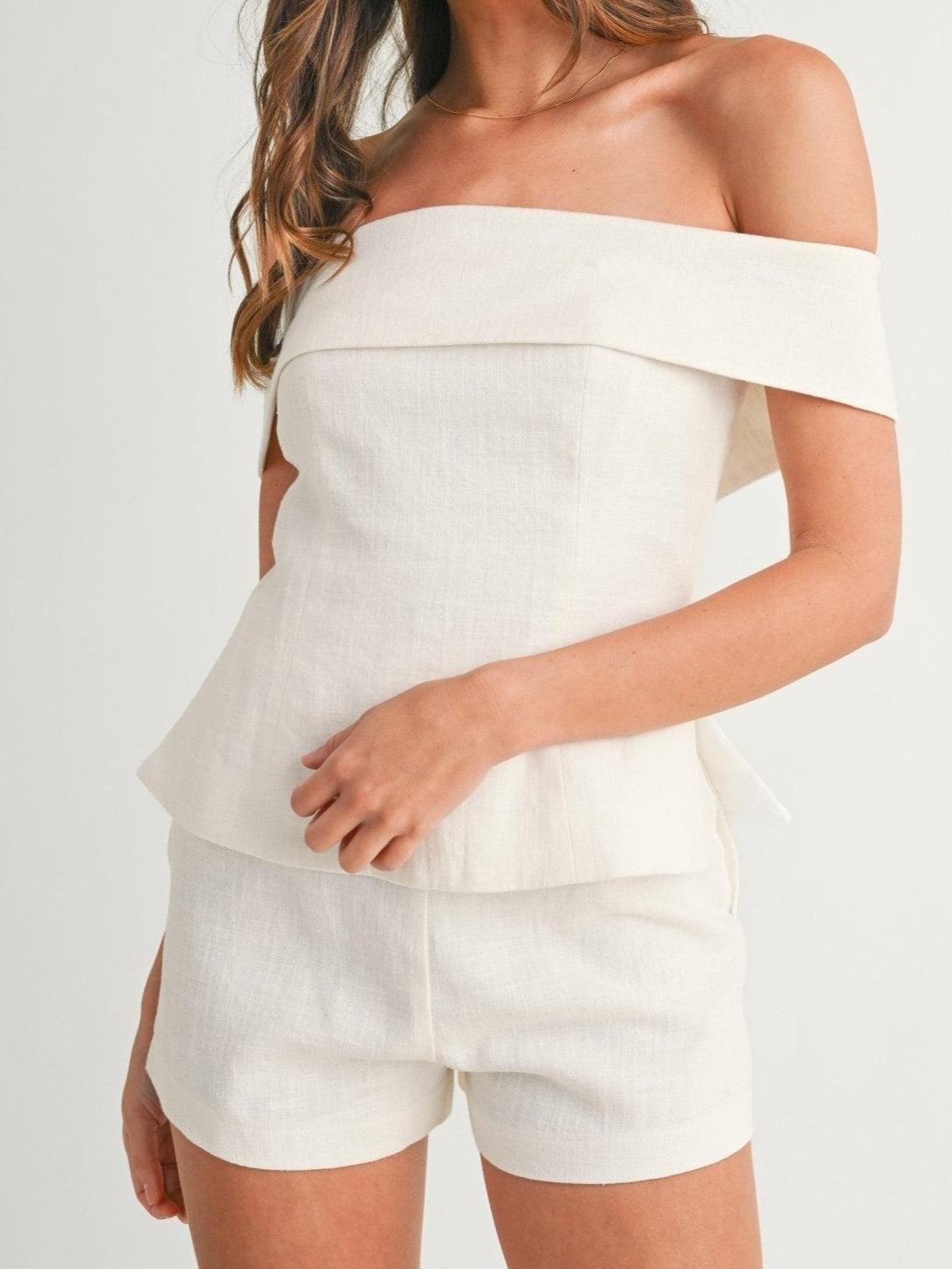 Women's Two-Piece Suit with Tailored Fit and Classic Design