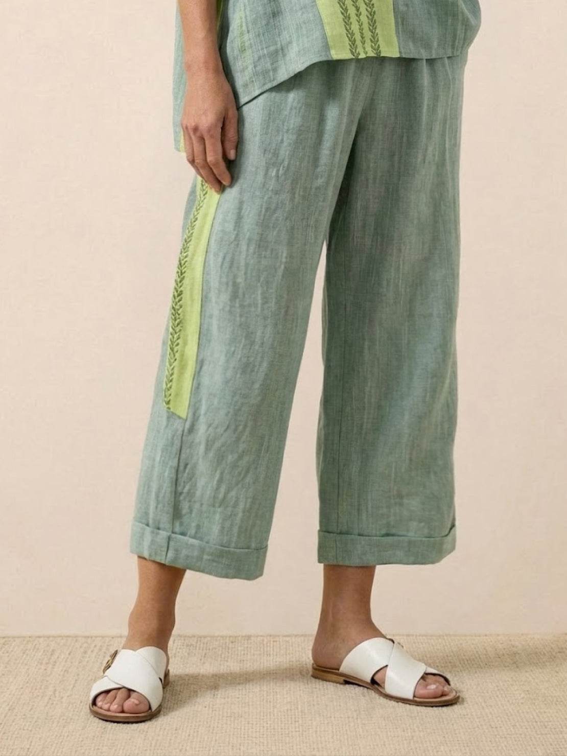 Women's Striped Two-Piece Set with Wide-Leg Trousers and Tee