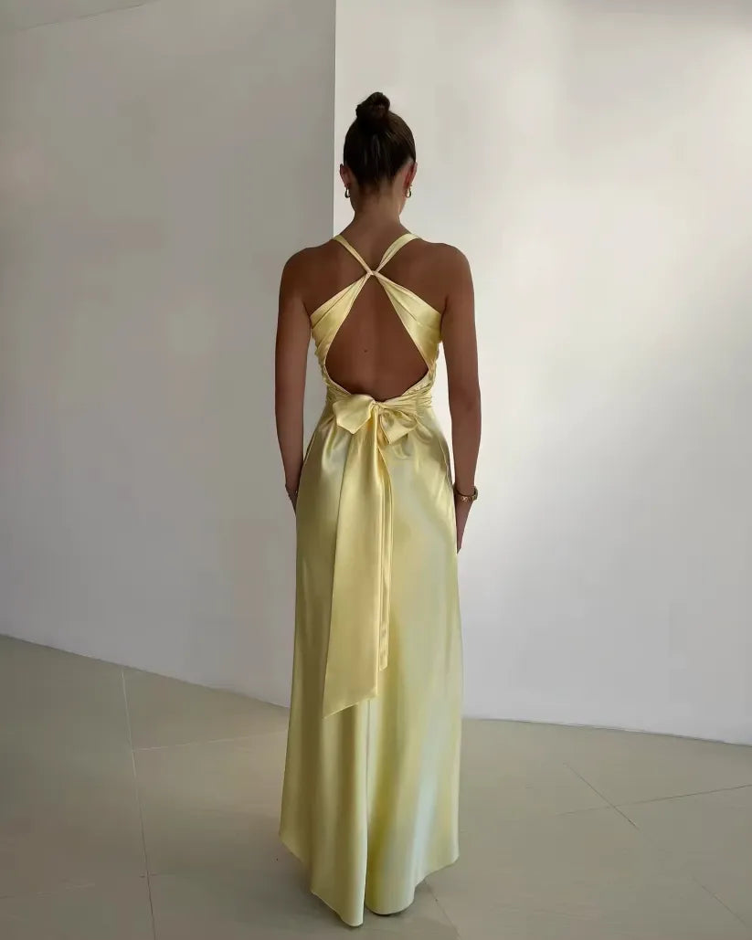 Women's V-Neck Maxi Dress with Flowing Skirt and Elegant Design