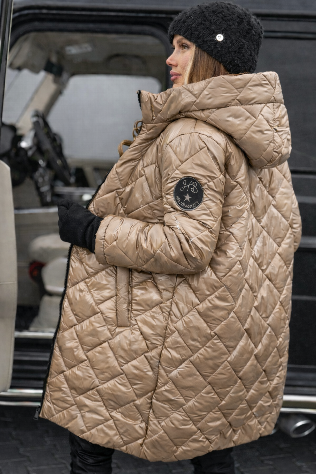 Women's Quilted Coat with Insulated Design and Zipper Closure