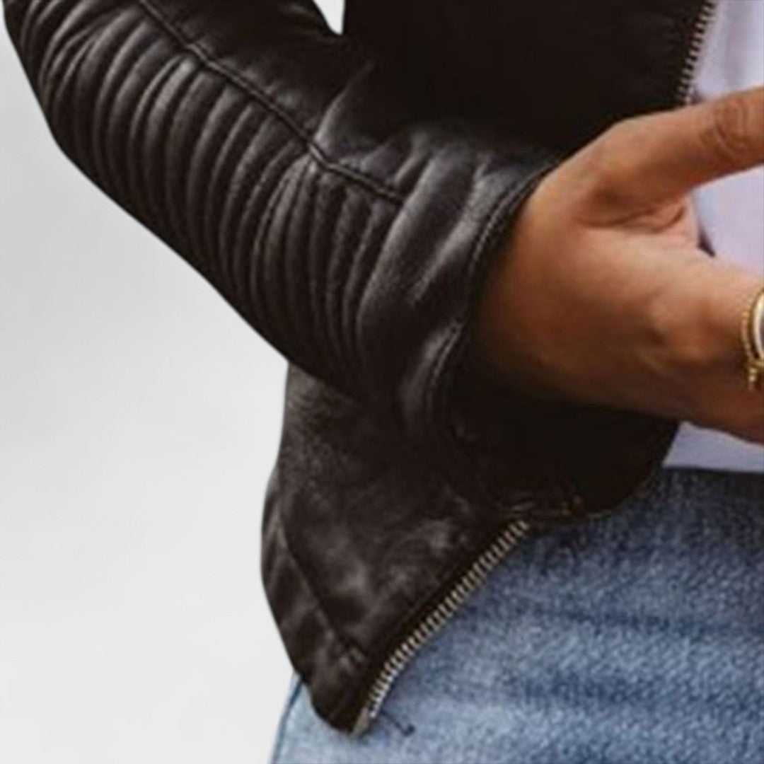 Women's Versatile Jacket with Tailored Fit and Functional Pockets