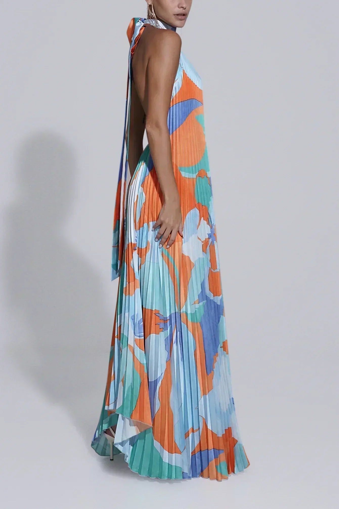 Women's Pleated Halter Maxi Dress with Flowing Skirt and Elegant Design