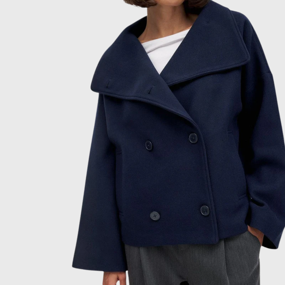 Women's Short Coat with Insulated Design and Zipper Closure