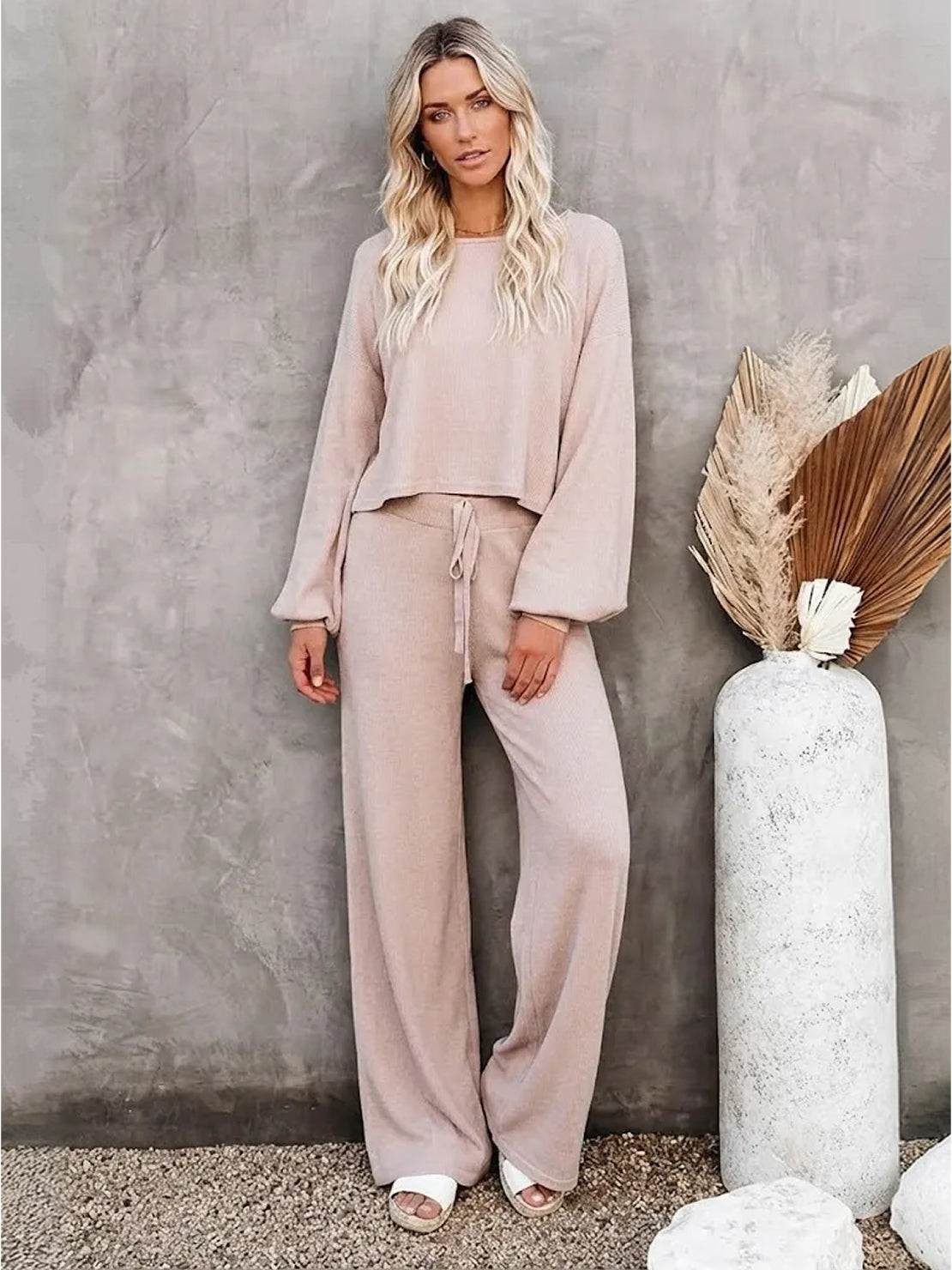 Women's Lounge Set with Cropped Sweatshirt and Wide-Leg Trousers