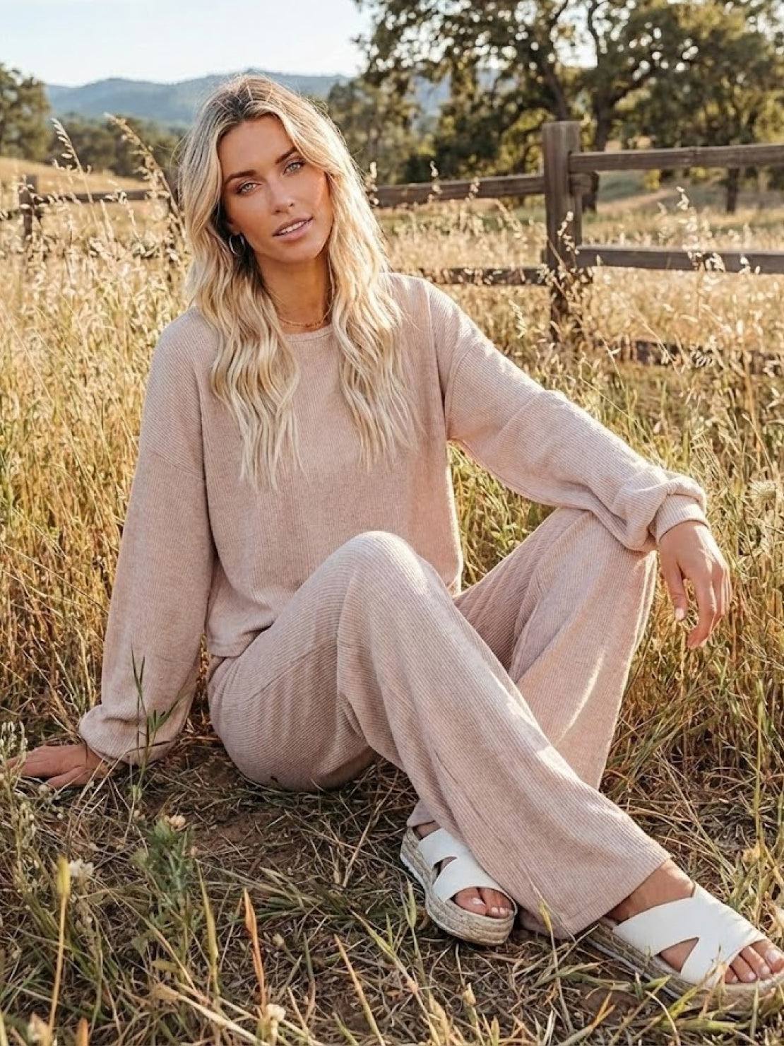 Women's Lounge Set with Cropped Sweatshirt and Wide-Leg Trousers