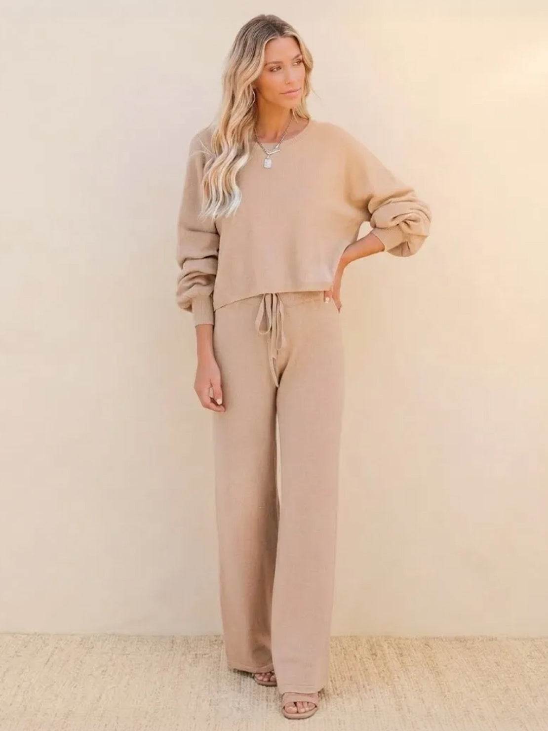 Women's Lounge Set with Cropped Sweatshirt and Wide-Leg Trousers