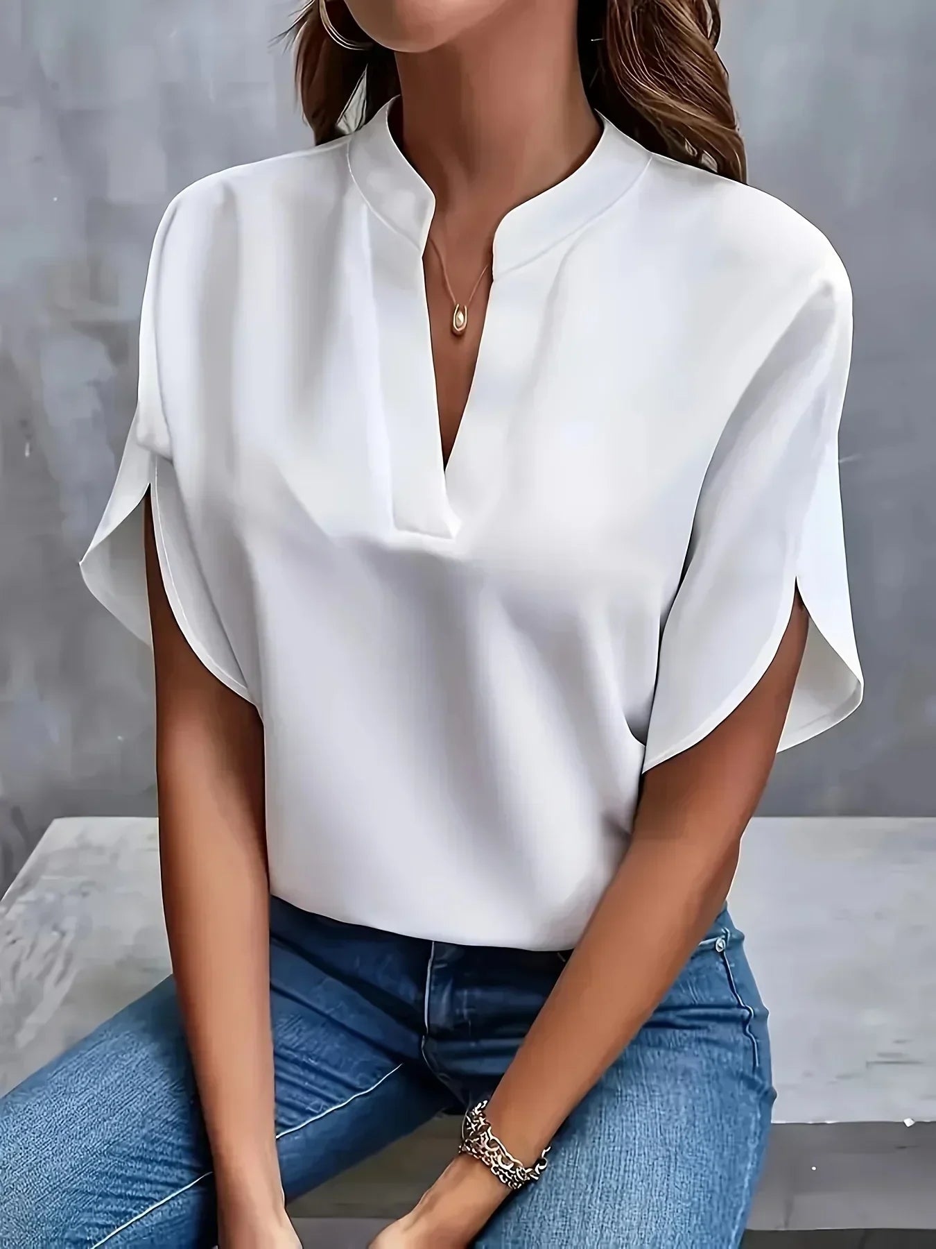 Women's Tailored Blouse with Structured Fit and Classic Style
