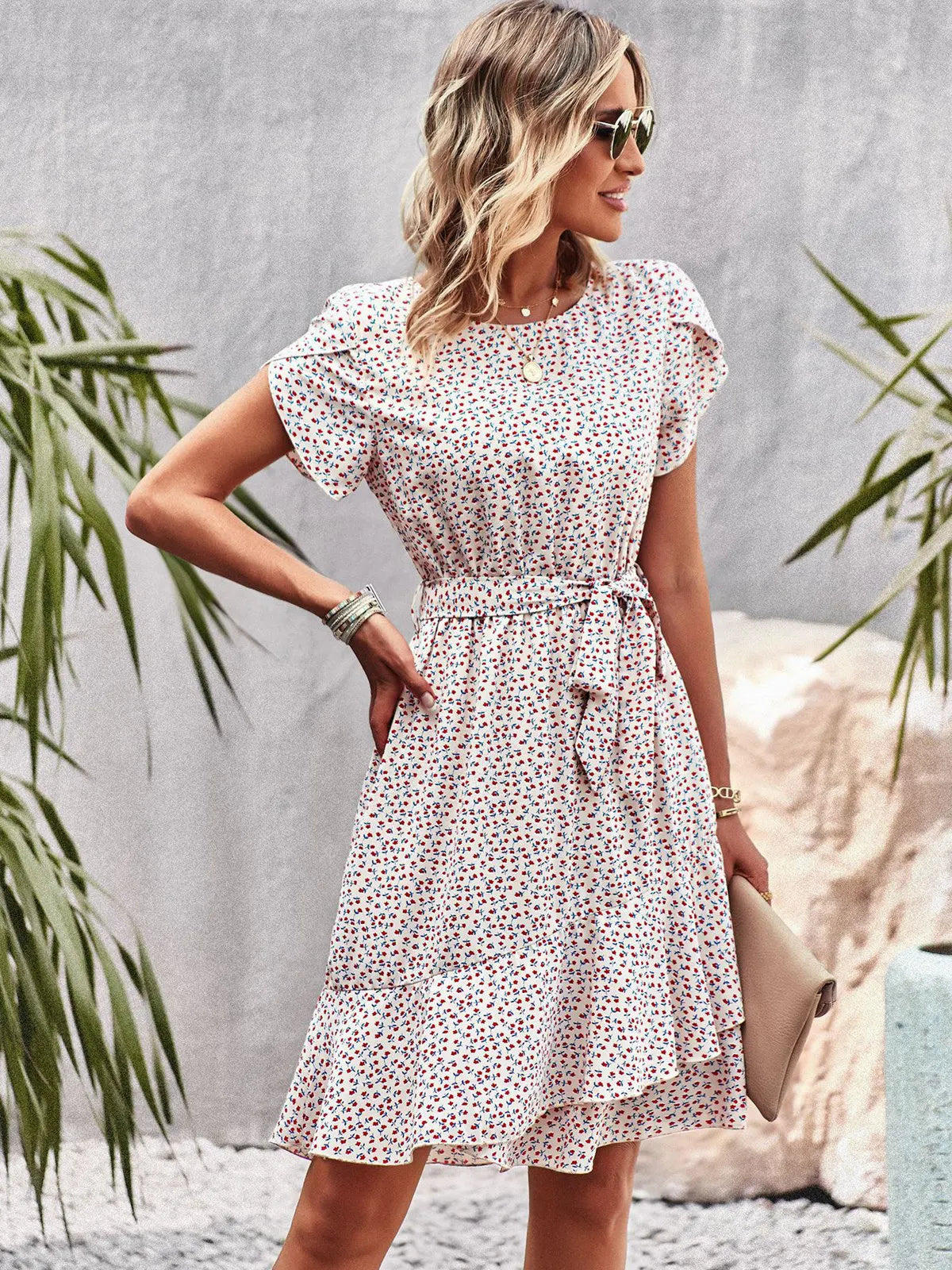 Women's Summer Dress with Sleeveless Design and Flowing Skirt