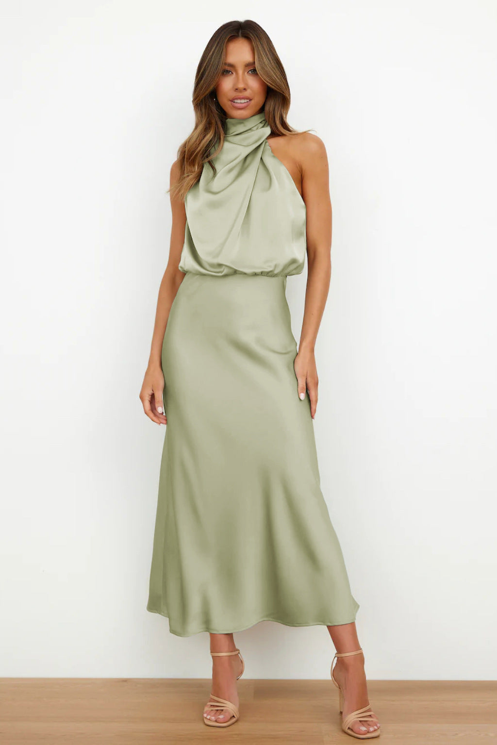 Women's Halter Evening Dress with Open Back and Floor-Length Design