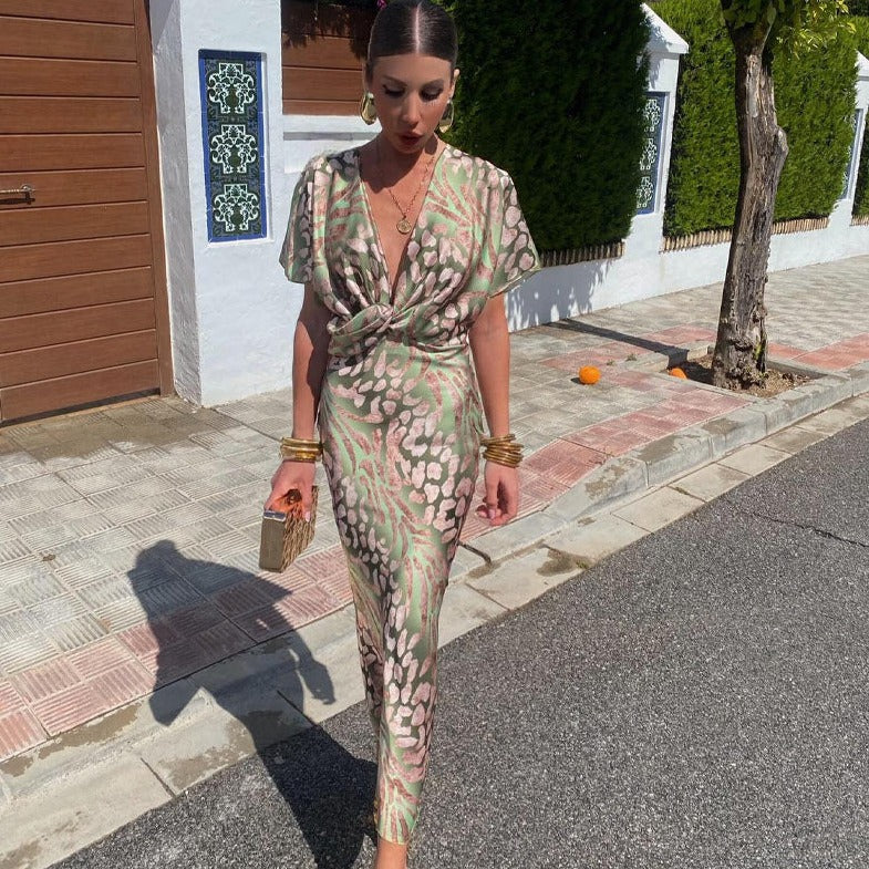 Women's Wedding Guest Dress with A-Line Silhouette and Sleeveless Design