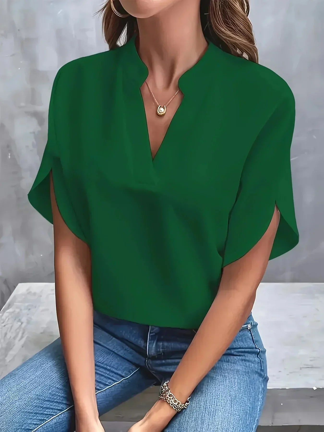 Women's Tailored Blouse with Structured Fit and Classic Style