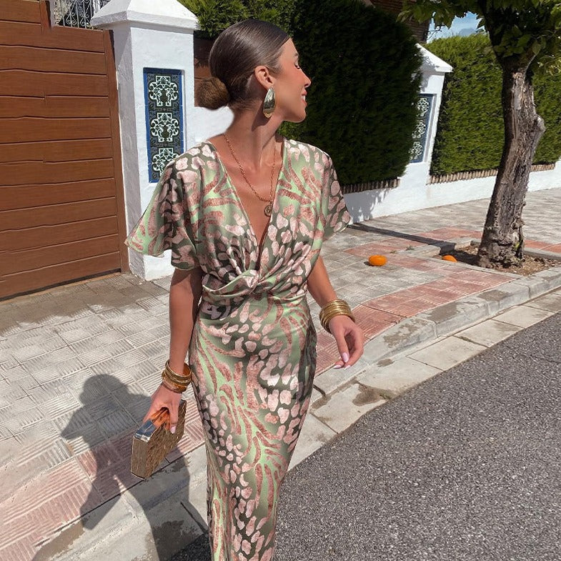 Women's Wedding Guest Dress with A-Line Silhouette and Sleeveless Design