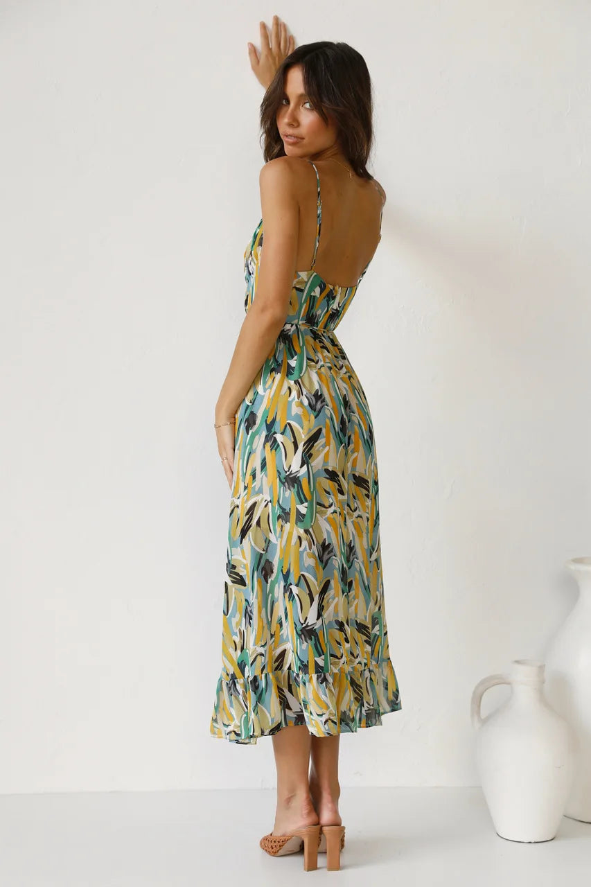 Women's Tropical Style Dress with Flattering Cut and Versatile Design