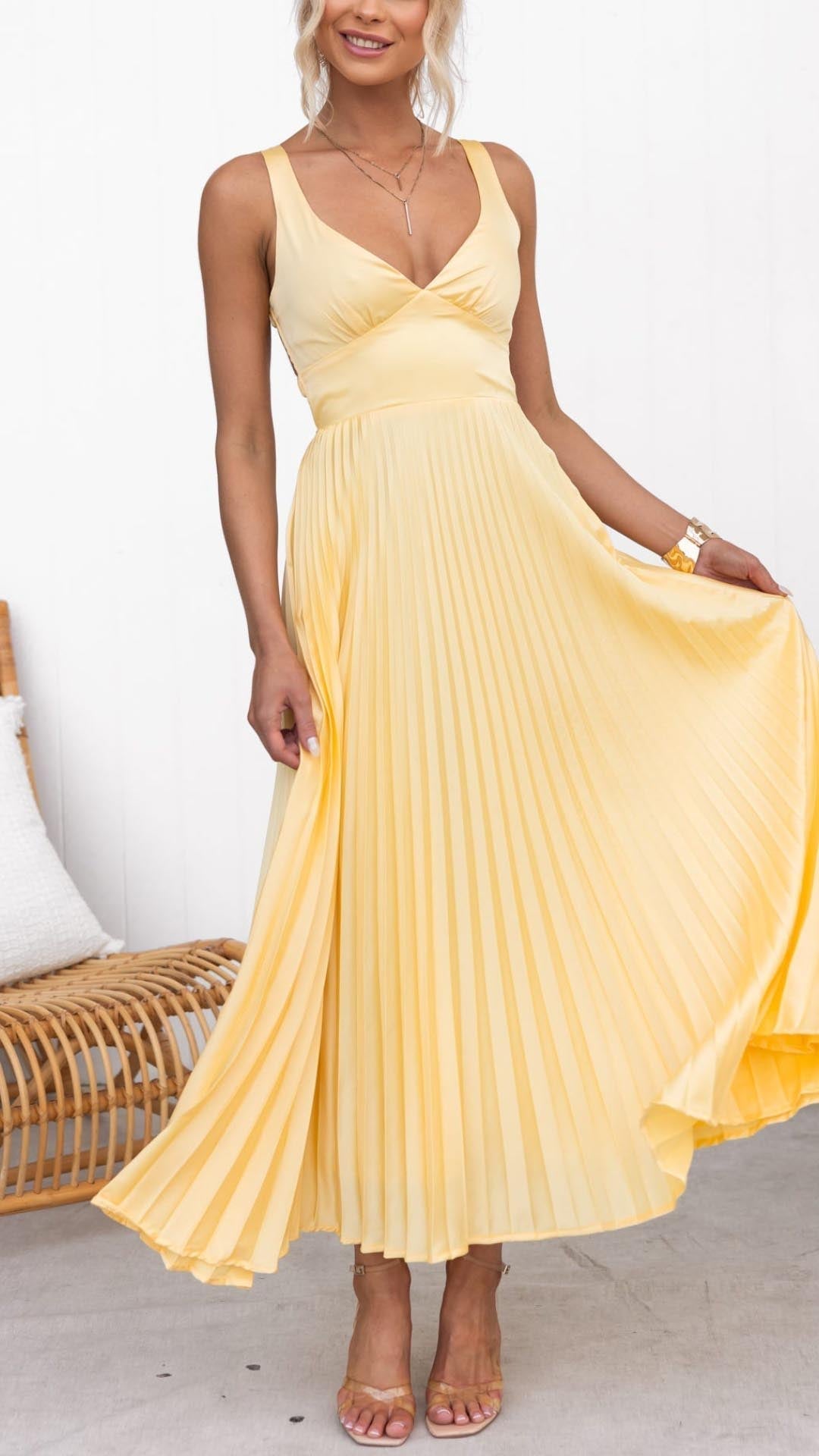 Women's Pleated V-Neck Maxi Dress with Elegant Design and Flowing Skirt