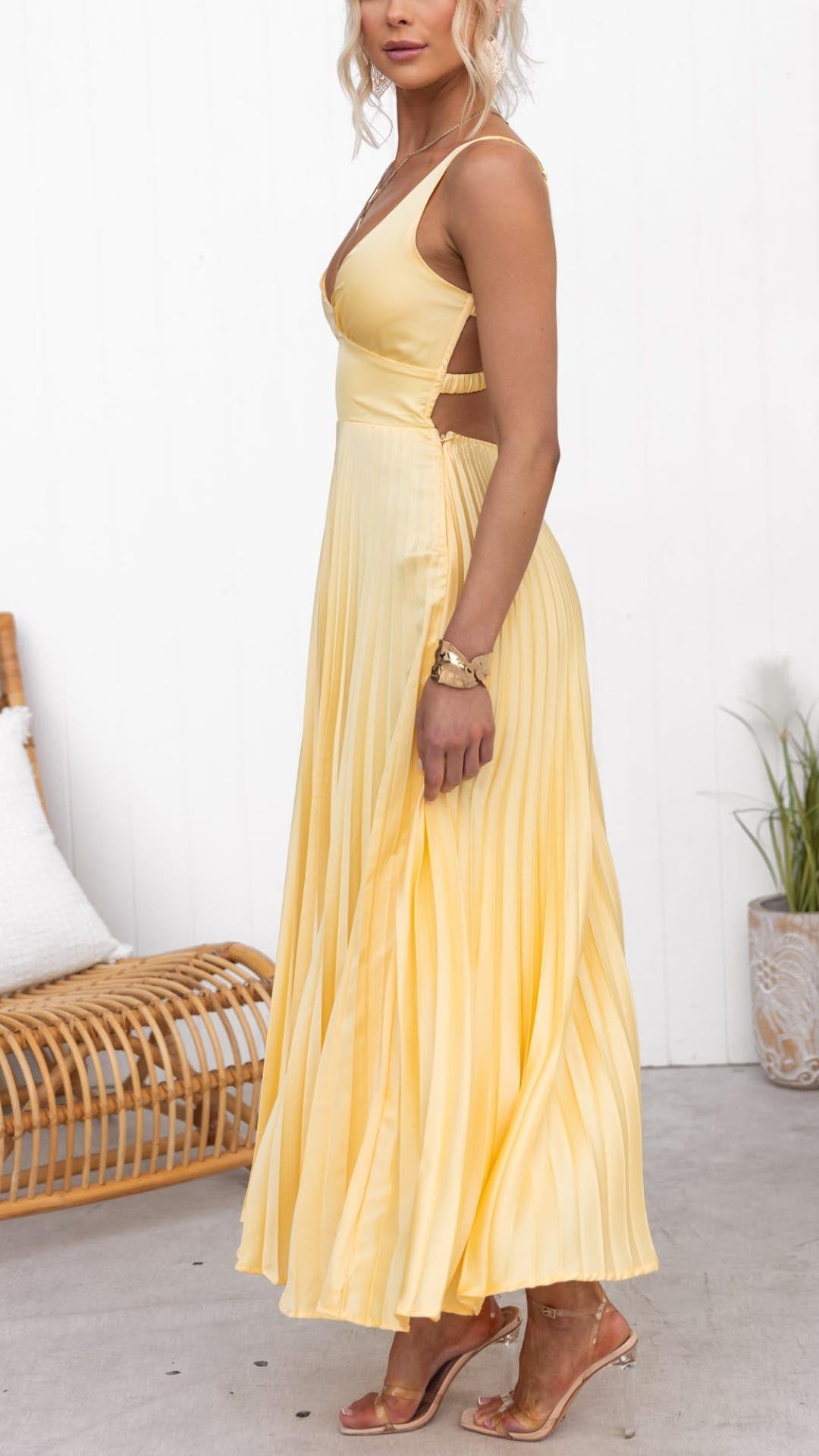 Women's Pleated Maxi Dress with V-Neck and Flowing Design