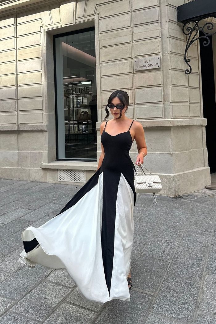Women's Lace Maxi Dress with Elegant Design and Flowy Skirt