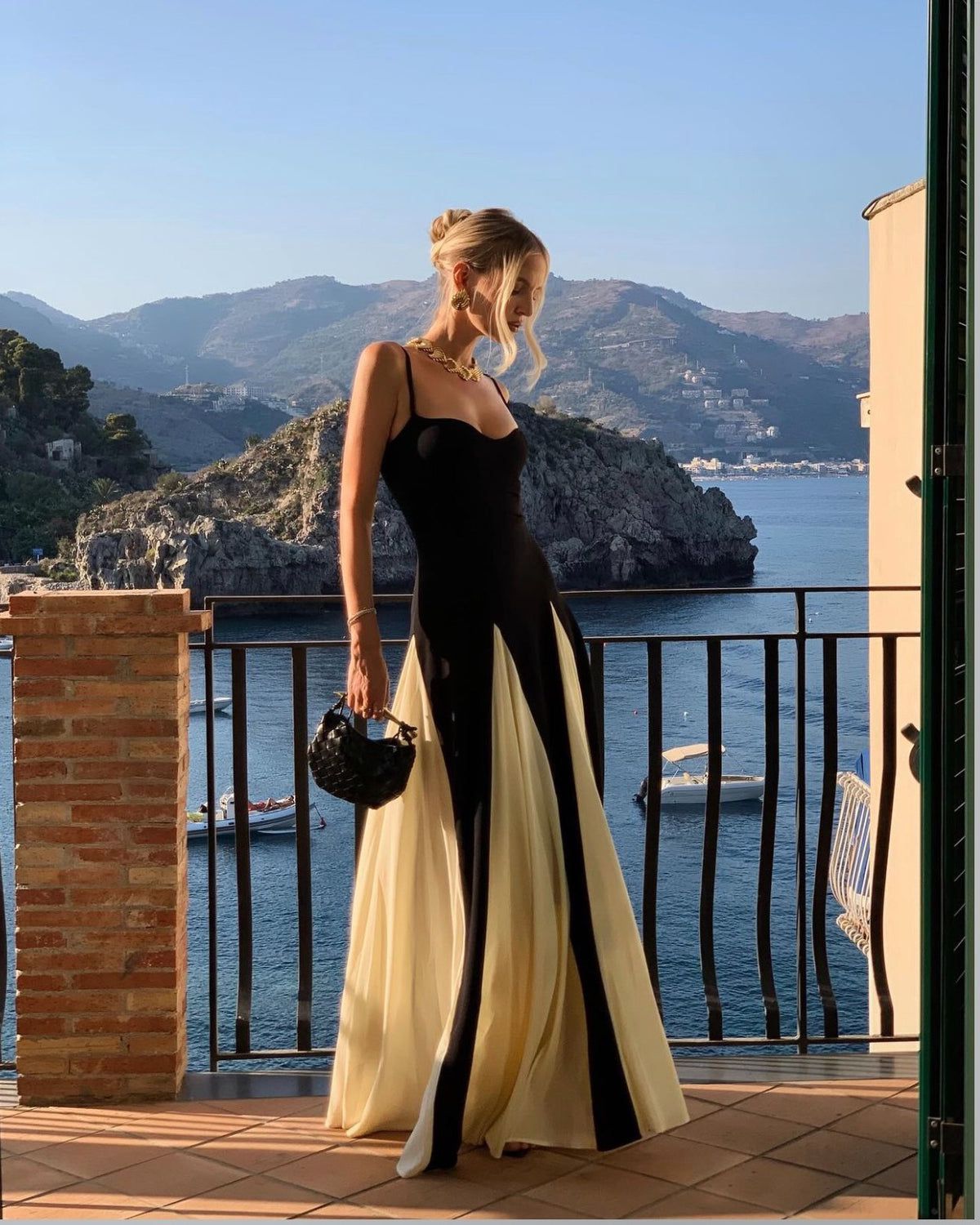 Women's Lace Maxi Dress with Elegant Design and Flowy Skirt
