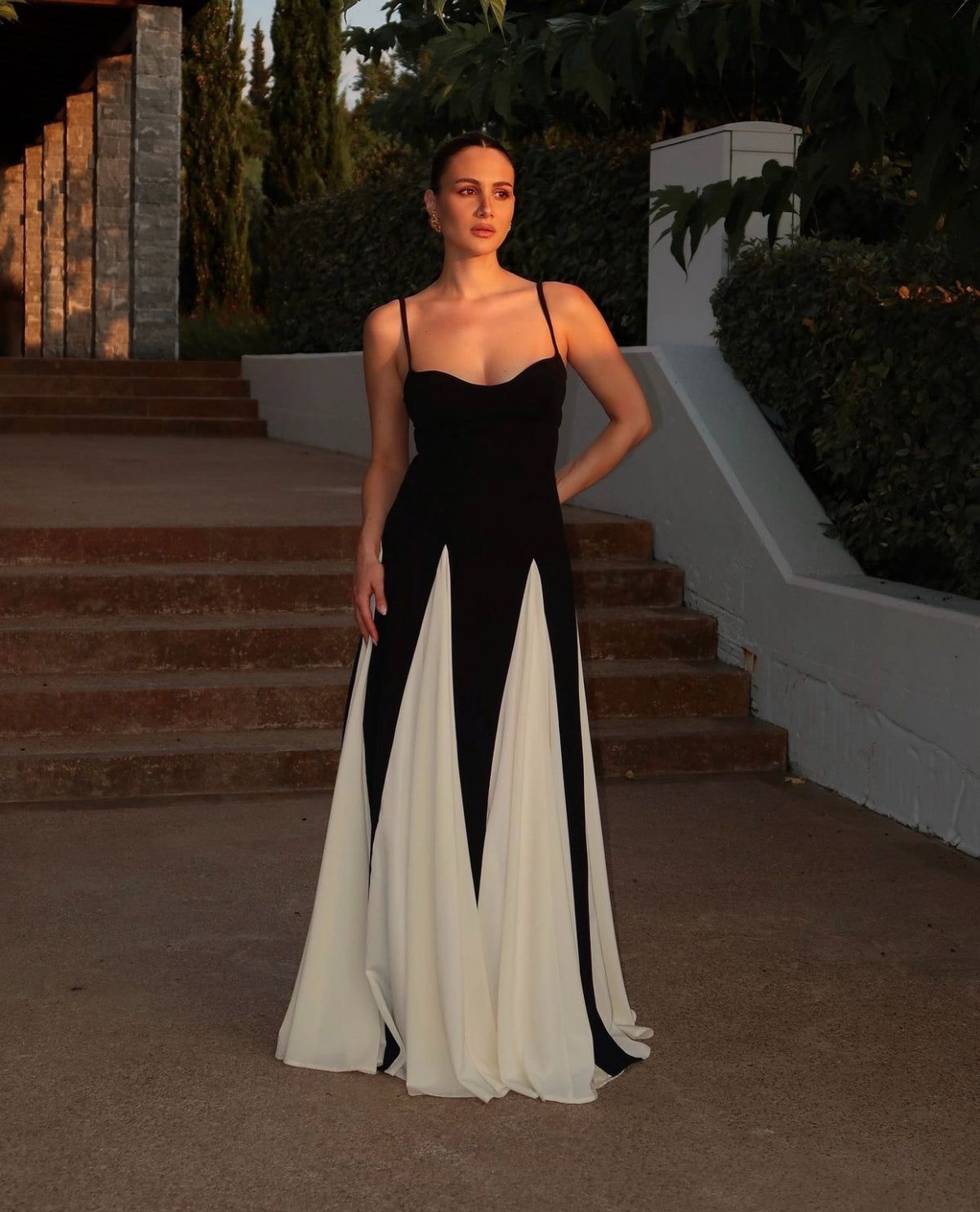 Women's Lace Maxi Dress with Elegant Design and Flowy Skirt
