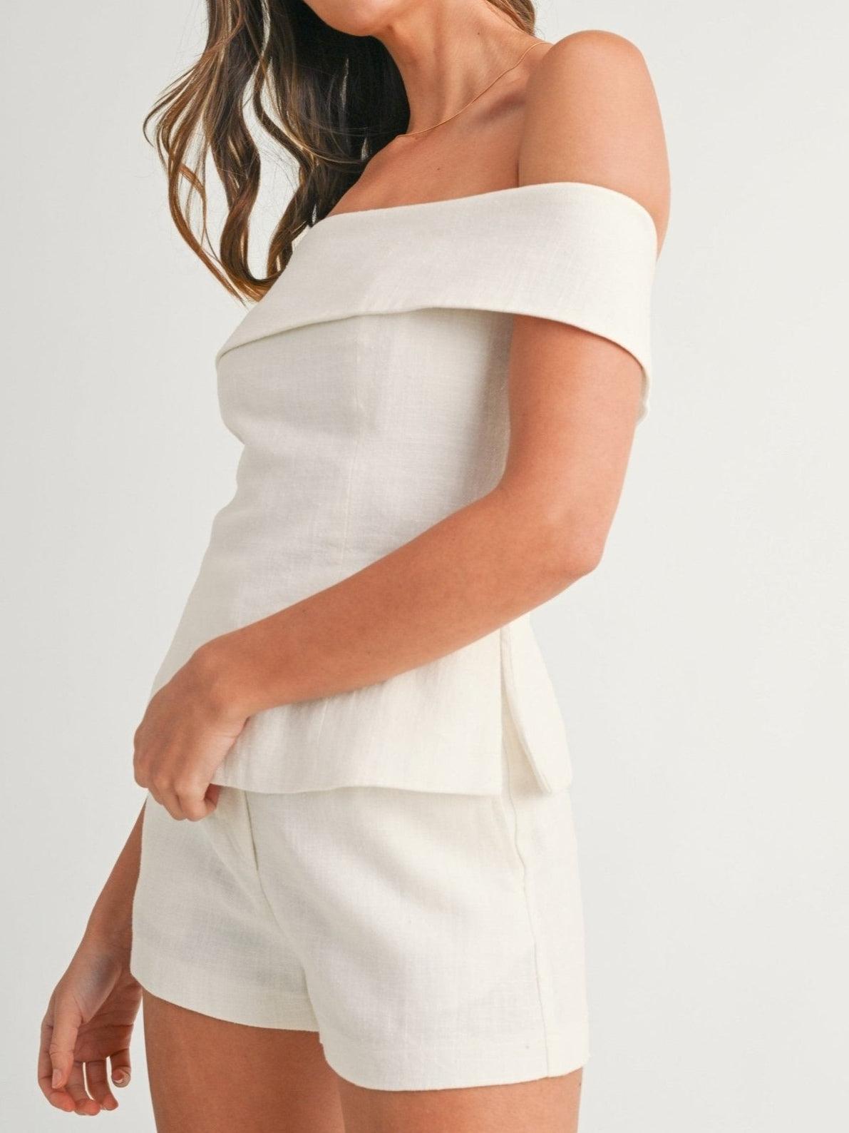 Women's Two-Piece Suit with Tailored Fit and Classic Design