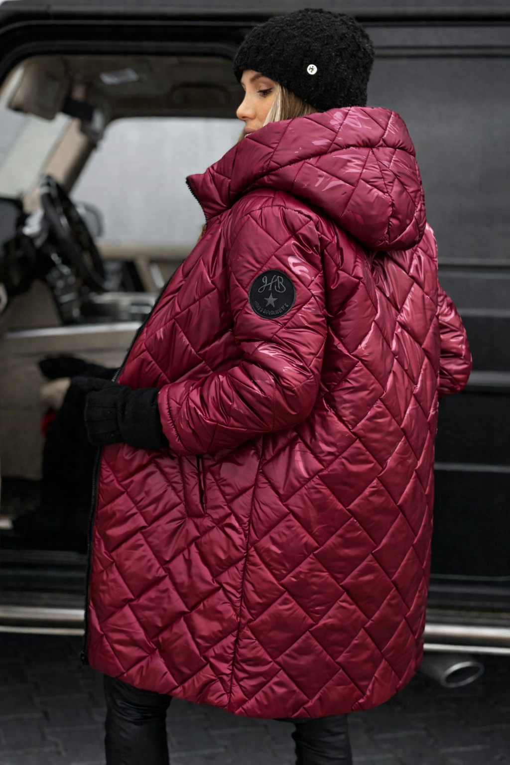 Women's Quilted Coat with Insulated Design and Zipper Closure