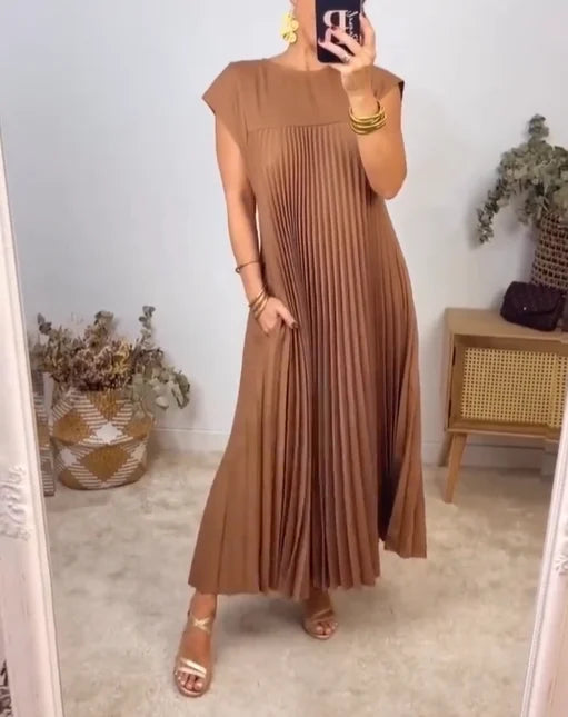 Women's Pleated Maxi Dress with Flowing Design and Versatile Style