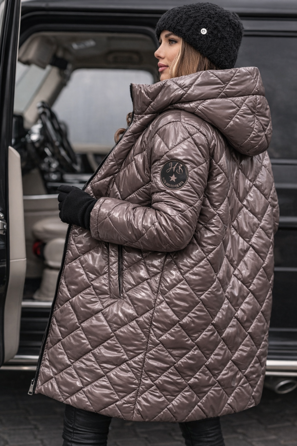 Women's Quilted Coat with Insulated Design and Zipper Closure