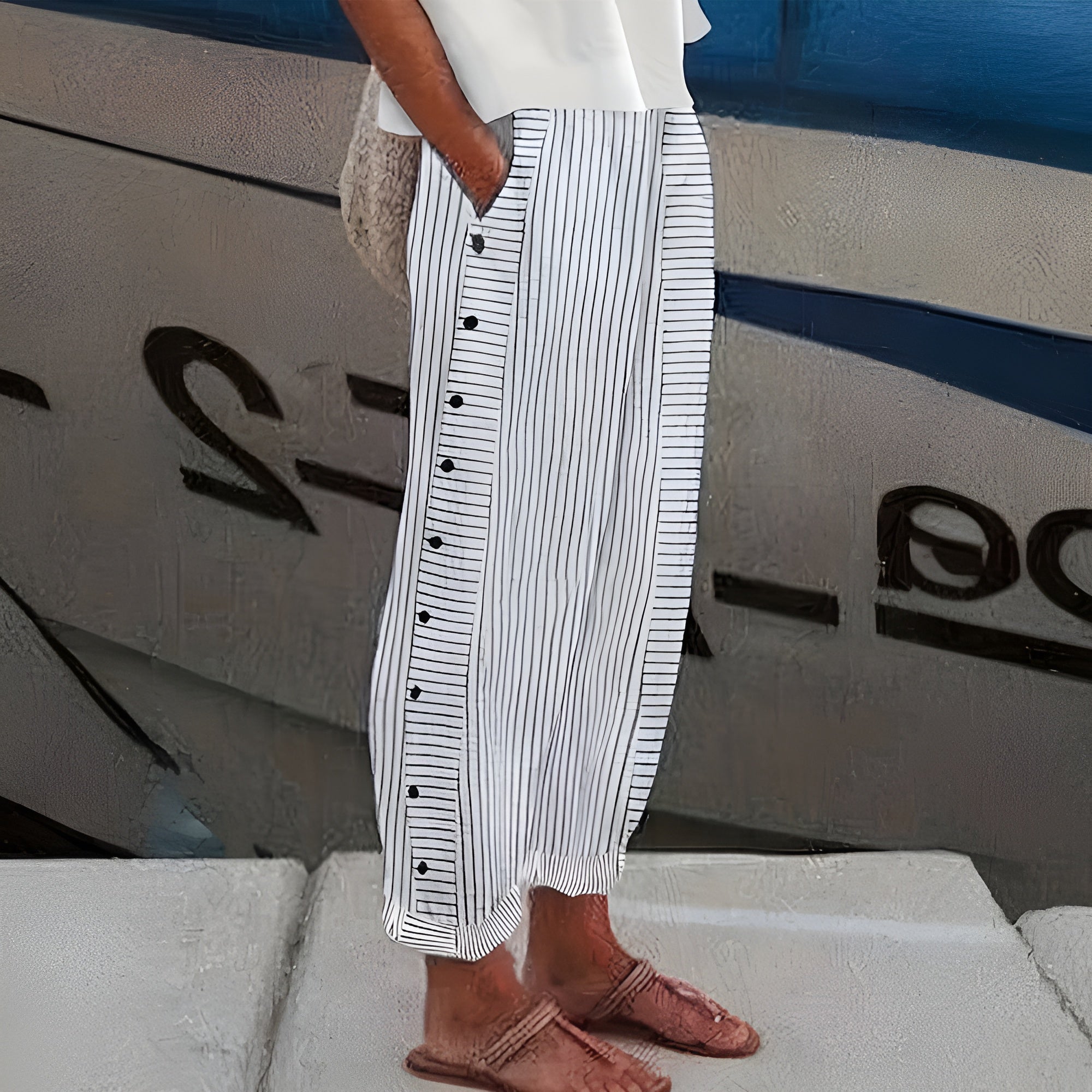Women's Trousers with Side Pockets and Relaxed Fit